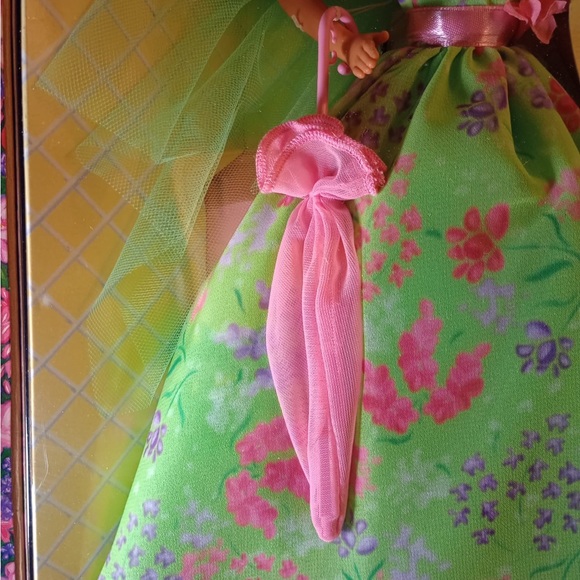 Simply Charming Barbie Doll - Picture 4 of 9